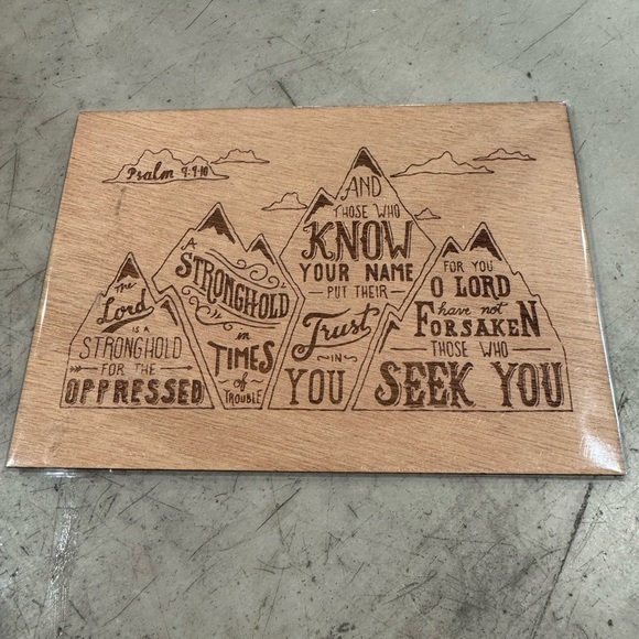Beautiful frame able  Wooden Plaque with Engraved Mountains & Psalms 9:9-10🏔️🏔️ - Picture 1 of 6